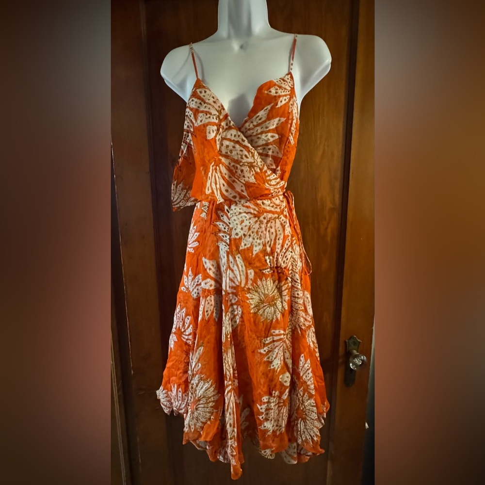 🌺 RARE Diane von Furstenberg Silk Wrap Dress
      Size 2